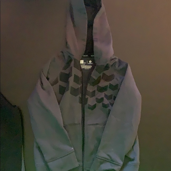 Boys Xersion sweaters size 6&7 - Picture 2 of 5